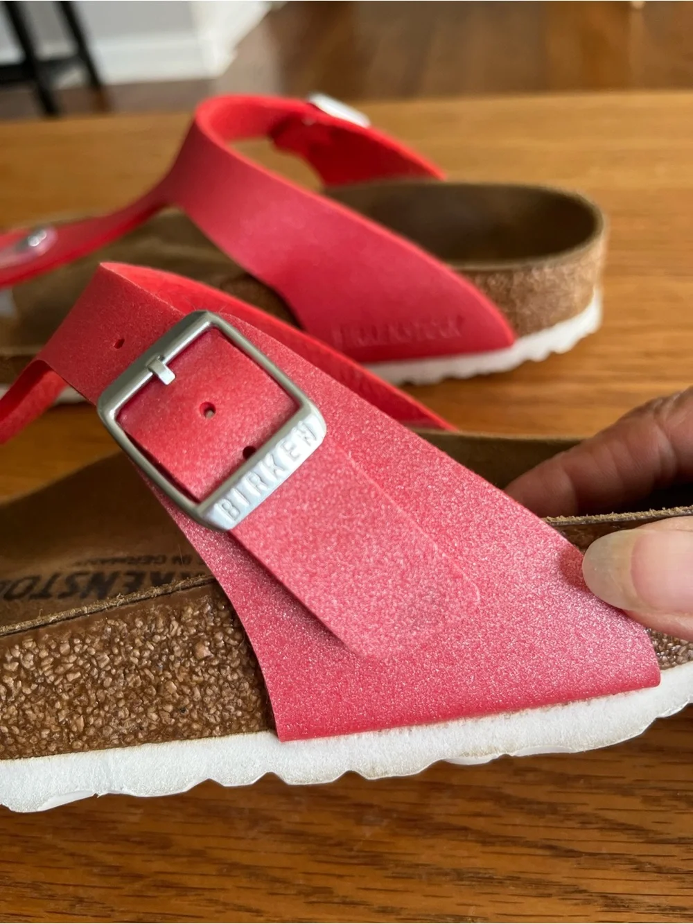 Birkenstock Gizeh T-Strap Regular Fit Metallic Red Sandals